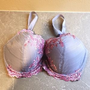 Wacoal padded bra with lace